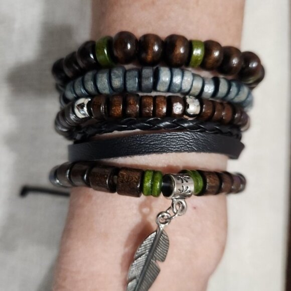 Nwot Mens Beaded  & Leather Bracelet Set with Feather Charm - Picture 2 of 4